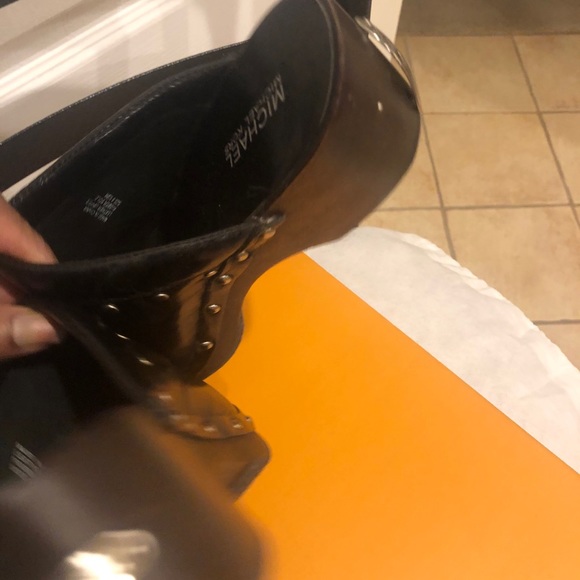 Shoes - Picture 4 of 6